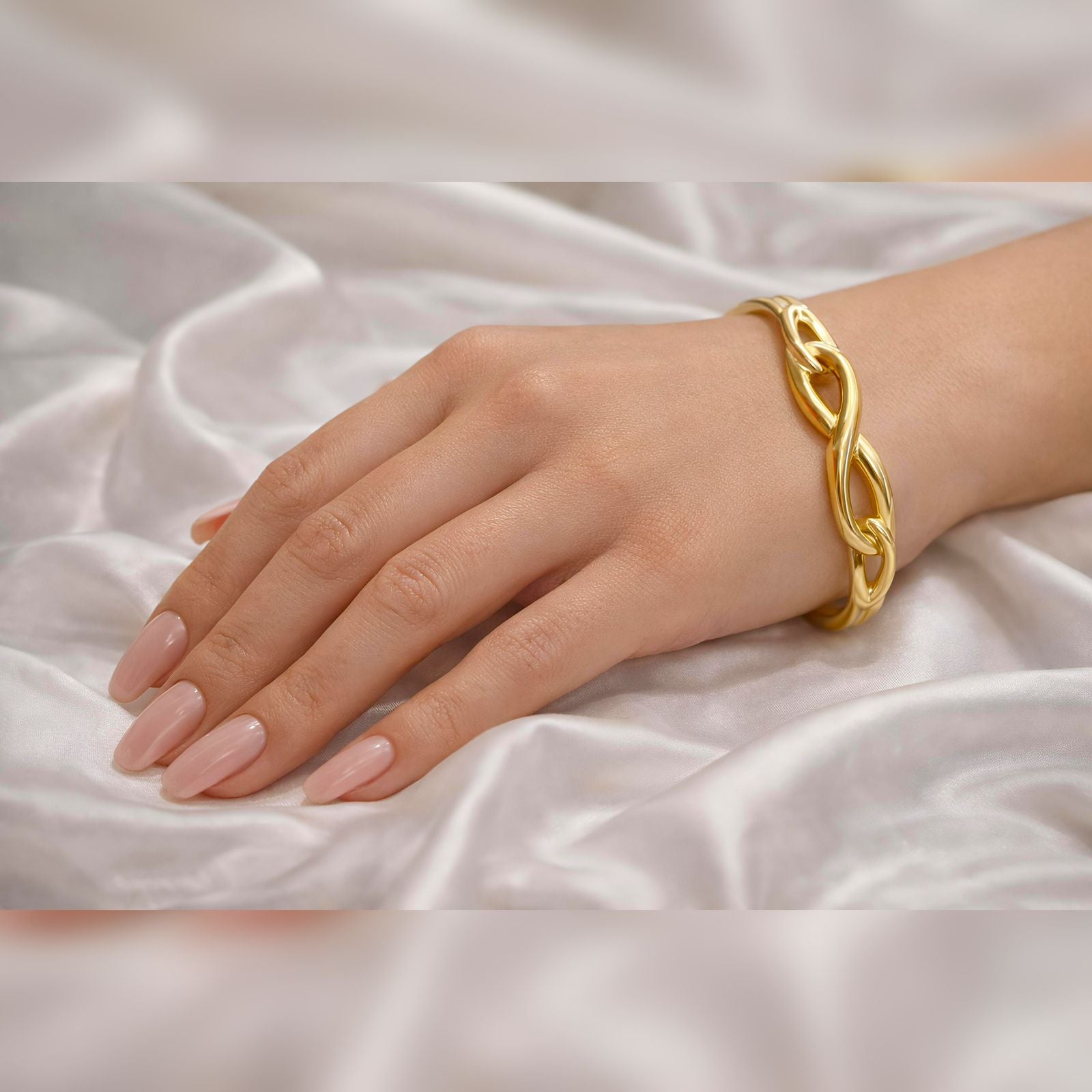 Infinity Knot Bangle Bracelet (Anti-Tarnish 18 k gold)